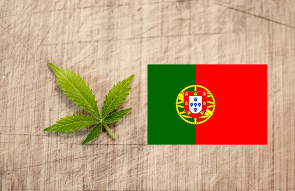 Drogenpolitik in Portugal Cannabis und Flagge